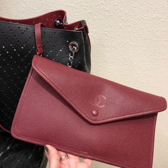 CHANEL Perforated Grained Calfskin Shopping Tote - Picture 4 of 8